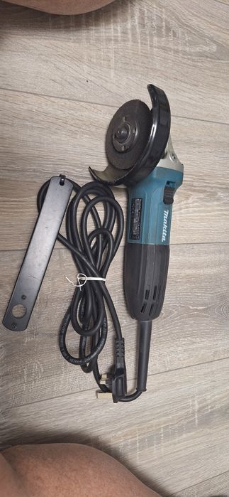 Polizor unghiular Makita