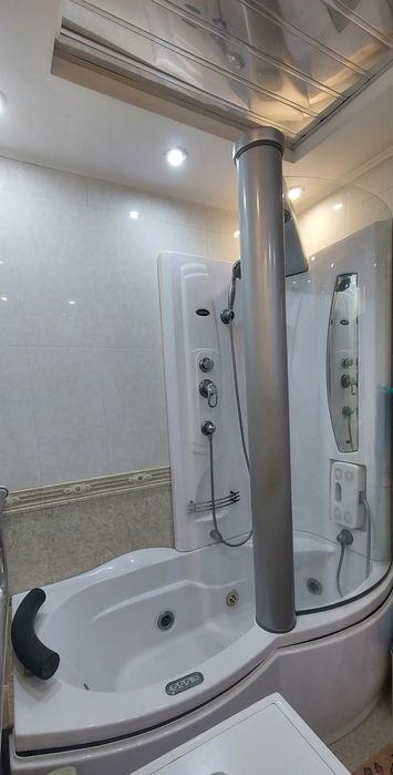 Джакузи с гидромассажем  с душем