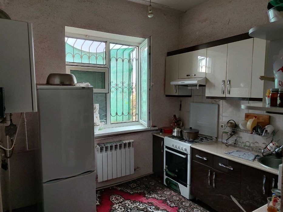 куйлюк массив 1.  метро матонат  2 ком  2/4/4   ID Q