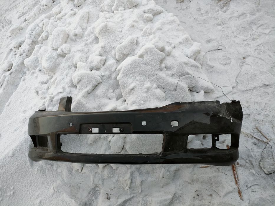 продам бампер на Crown