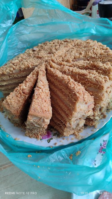 Продам босоножки белые