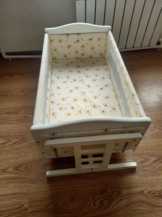 СРОЧНО СРОЧНО Lyulkali kravat sotiladi.

Продаётся кровать-люлька."