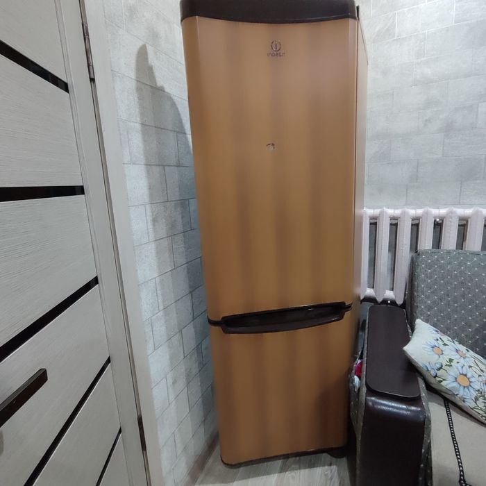 Продам холодильник