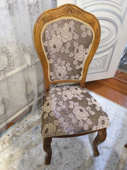 Продается стол со стульями