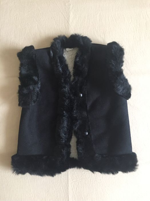 Продаю детскую цигейковую жилетку на 2-3 года.