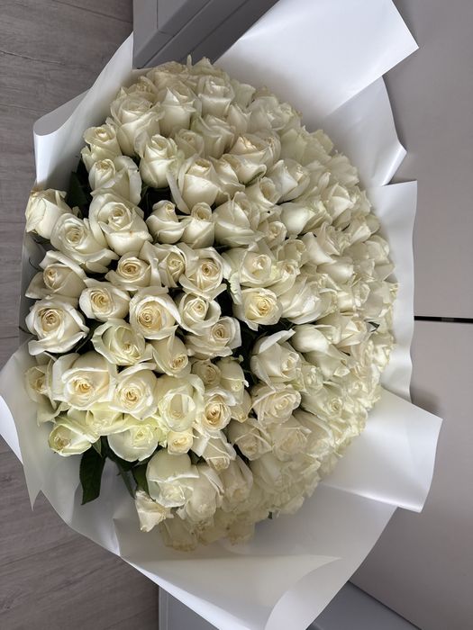 Свежий букет 101 роза, пышный большой букет