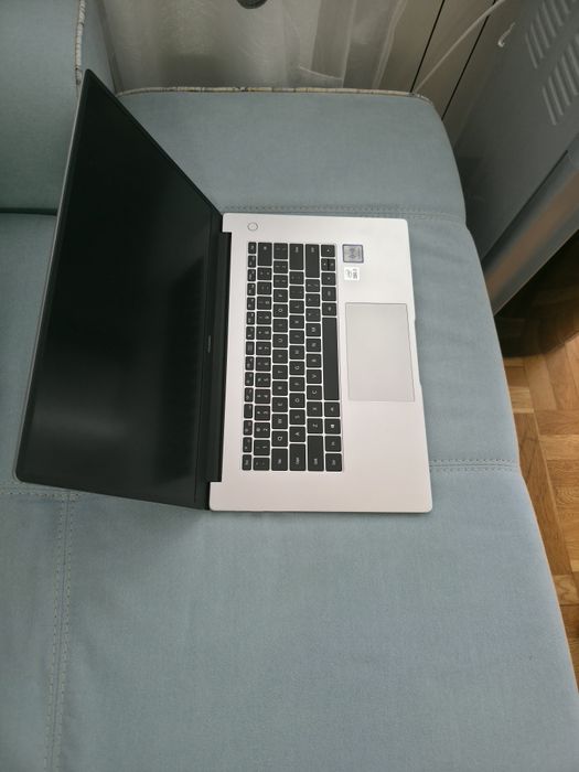Лаптоп huawei d15