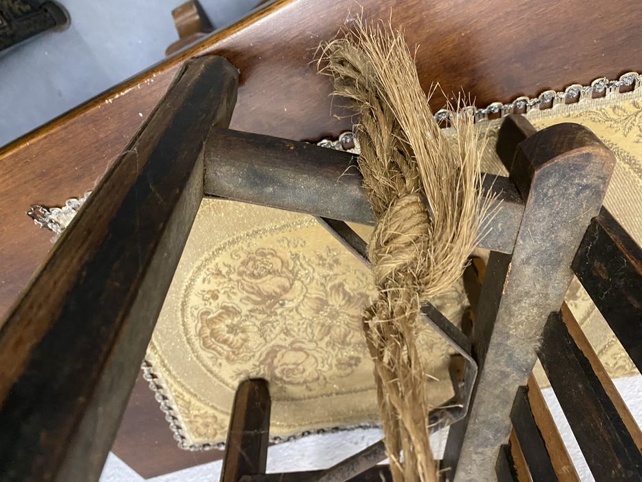 Стара френска шейна от масивно дърво и ковано желязо