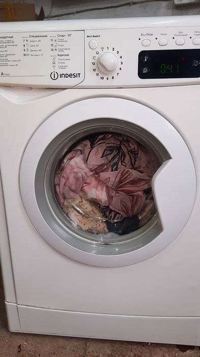 Стир.маш.индезит в нормальном рабочем.