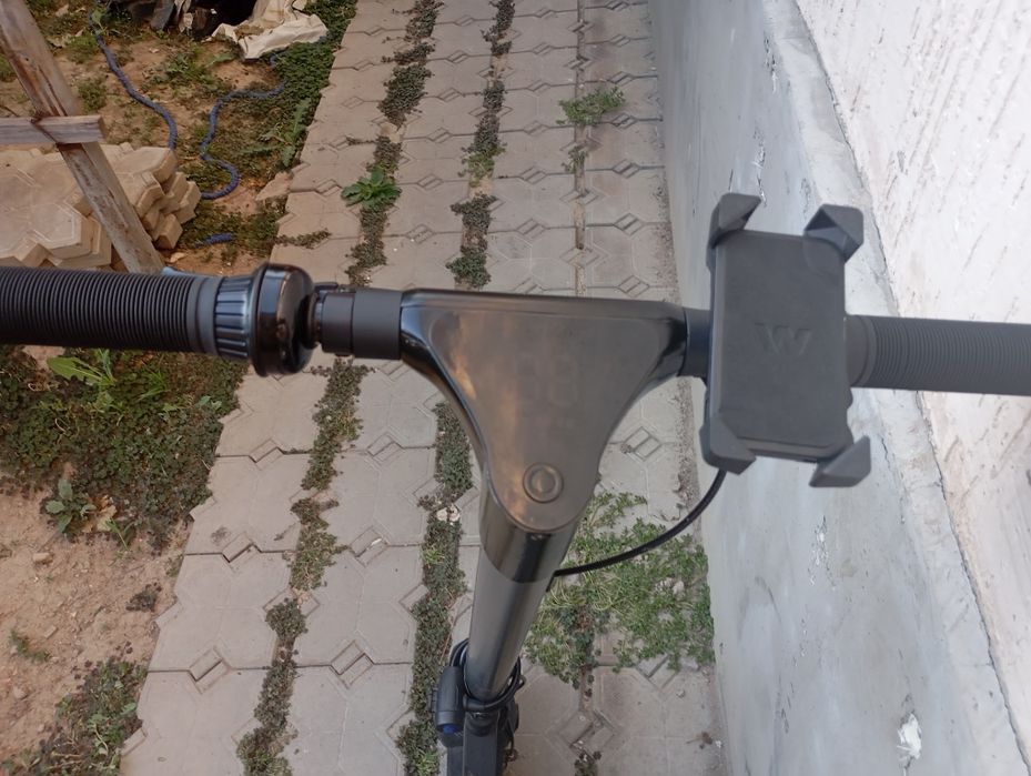 Электросамокат компании Midway