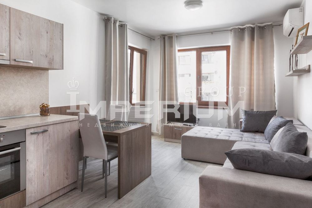 Дава се под наем Двустаен апартамент в Варна, Левски - 65 кв.м за 663 € - Снимка #1