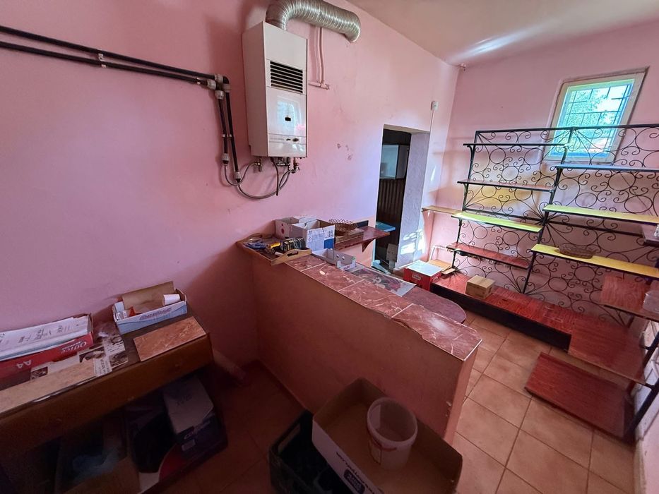 Vând clădire cu etaj