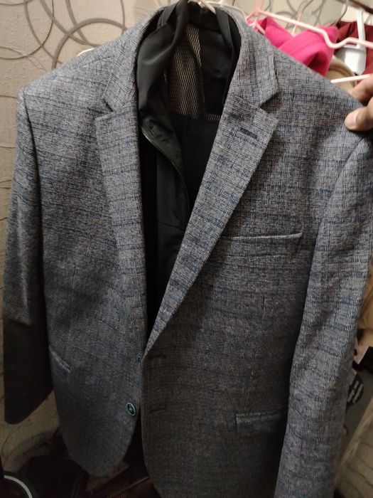 Pidjak sotiladi arzonga