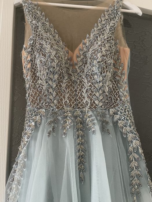 Абитуриентка рокля