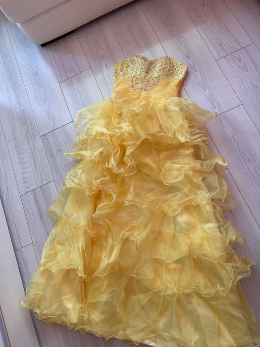 Жълта кукленска рокля с пайети