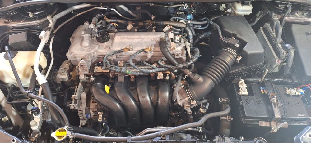 Легковая машина Тойота королла