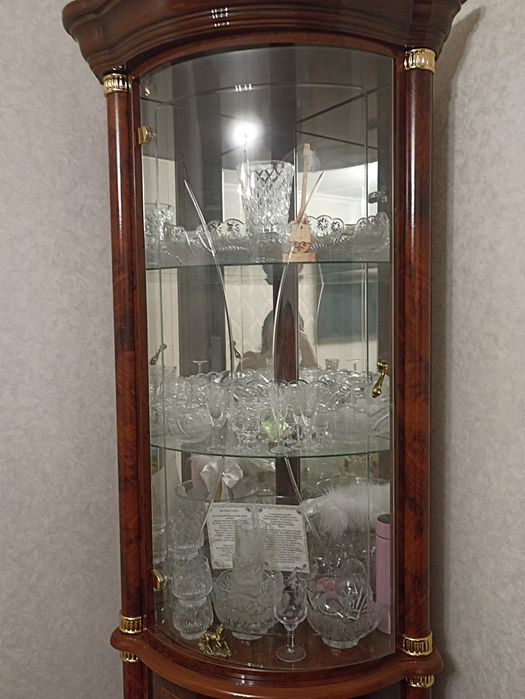 Продам углавую стенку горку  и камод.