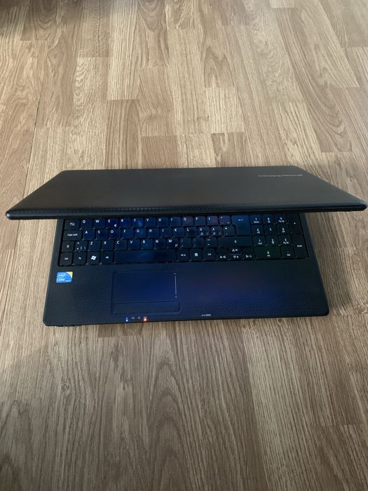 Laptop Emachines intel core i3 Display 15,6 led,4gb ram ddr3,320gb m,Windows 10 Pro cu incarcator