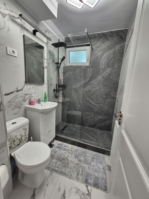 Apartament cu doua camere de inchiriat.