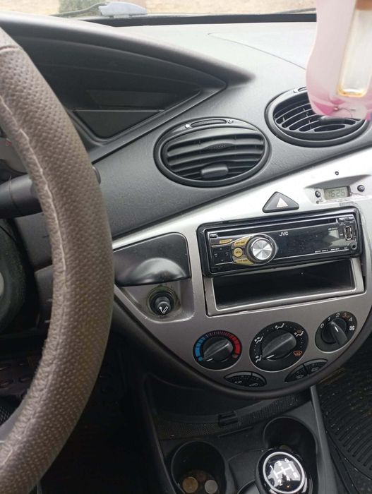 Vînd Ford focus 1.8.benzina