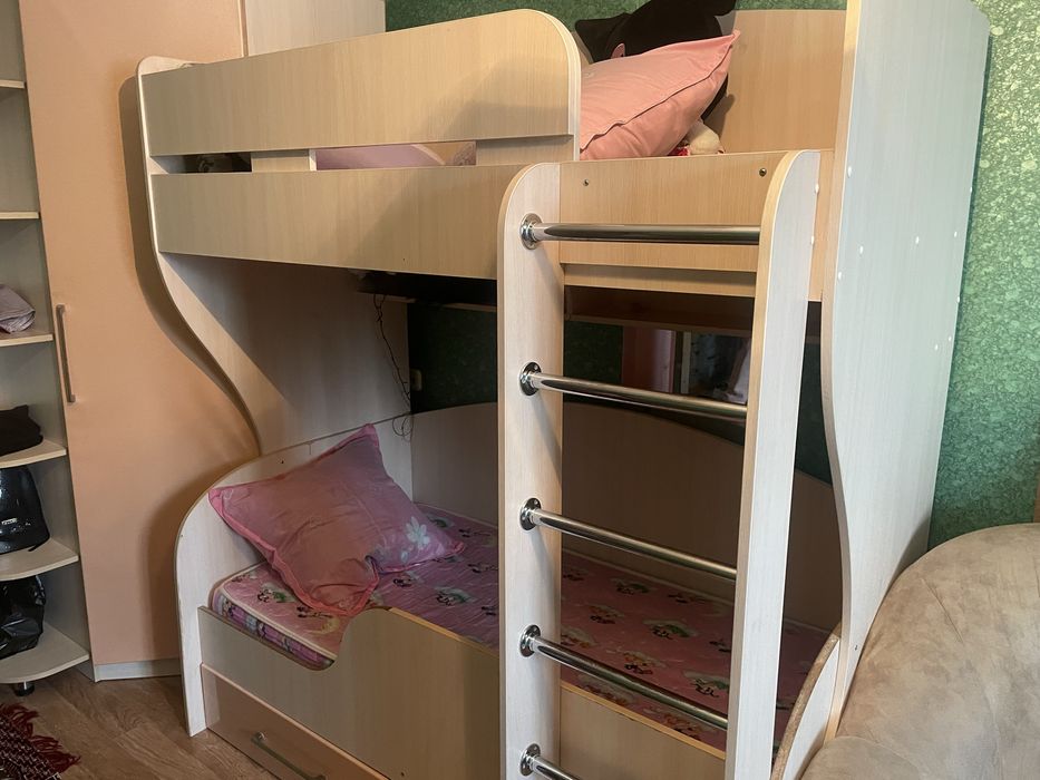 Продам двухъярусную кровать
