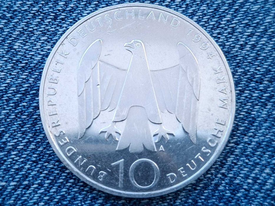 Монета серебряная, коллекционная.