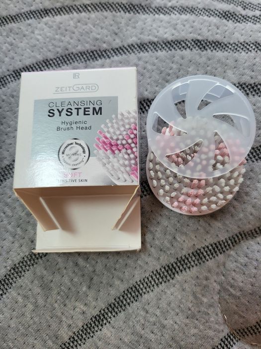 LR уред за почистване на лице с две четки (нов)