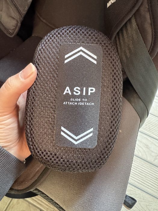 Детско столче за кола Axkid minikid 4 pro. 61-125см. Сиво-Черно