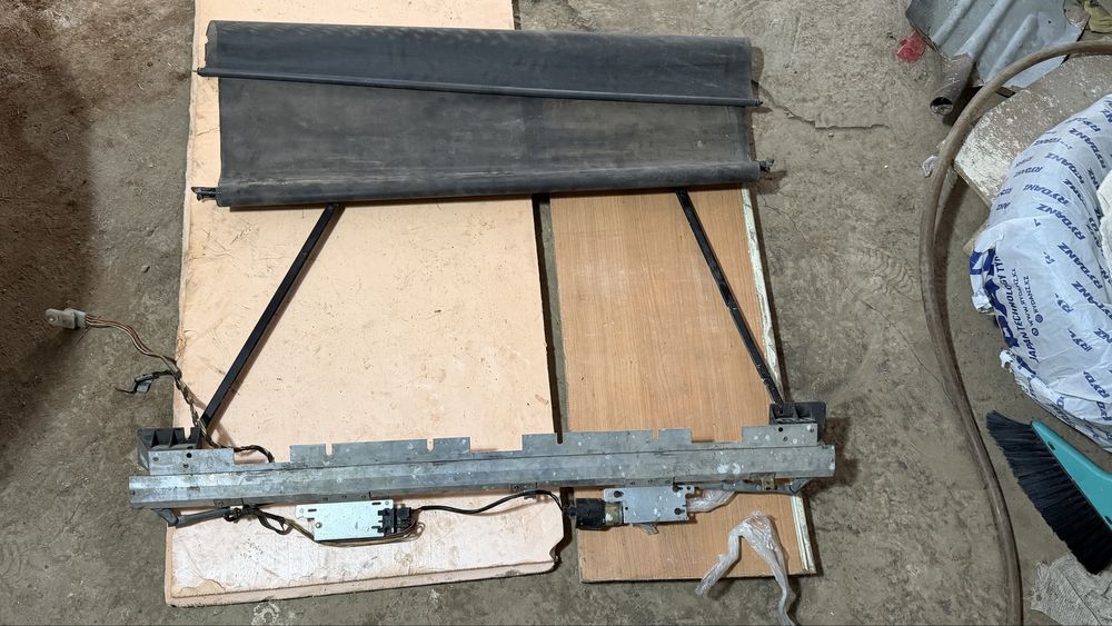 Продам заднею электрошторку от бмв е34