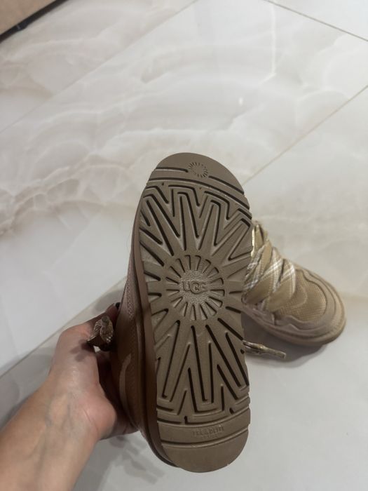 Угги 38 размер, очень теплые.