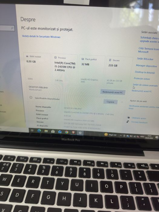 MacBook Pro , 8 GB RAM DDR3, stocare 250 GB.