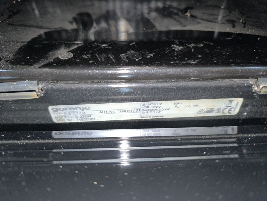 Свободностояща Печка Gorenje Е235VV с чугунени котлони.