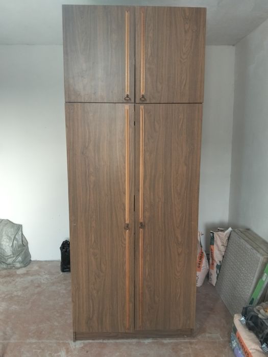 Шкаф  для  вещей.