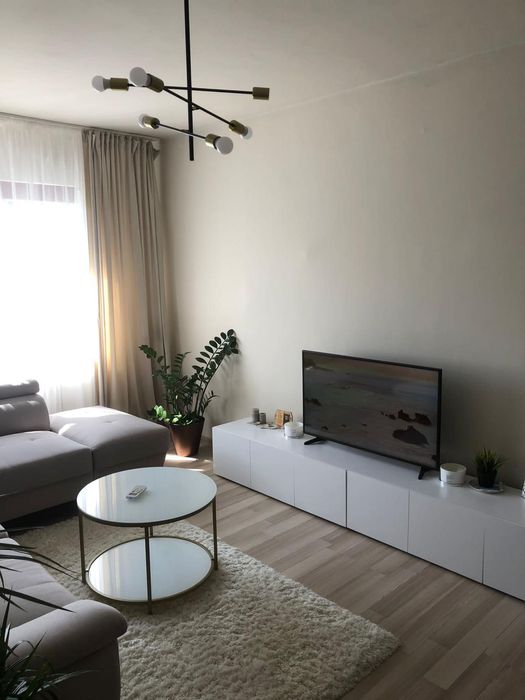 Închiriez apart. 3 camere Decebal Oradea