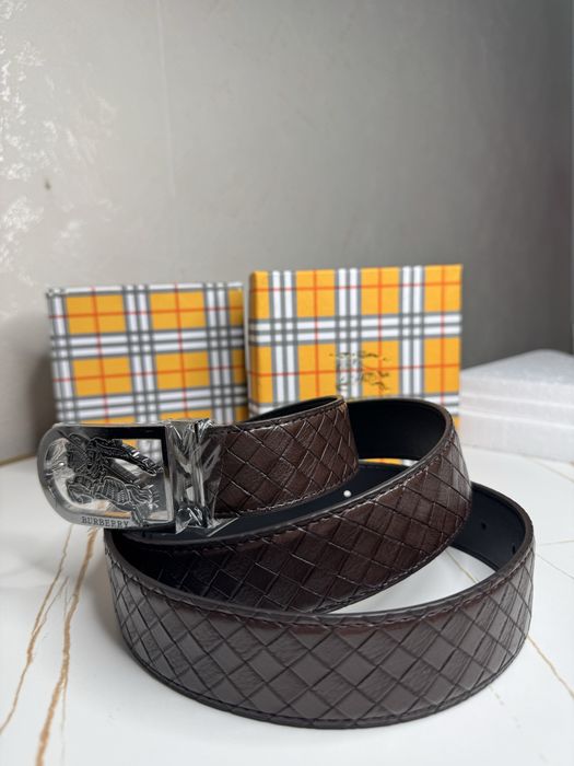 Curea Burberry noua