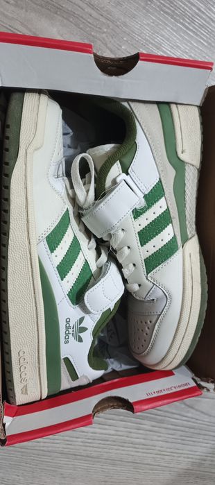 кроссовки Adidas