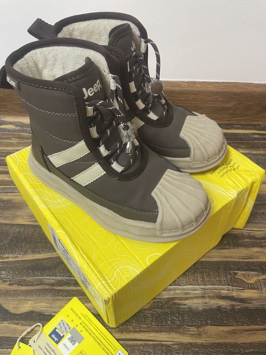 Продам детские ботинки