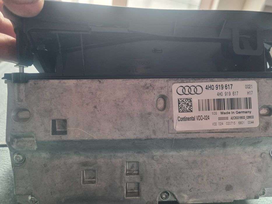 Монитори за задни облегалки на ауди А8 + хедъп дисплей