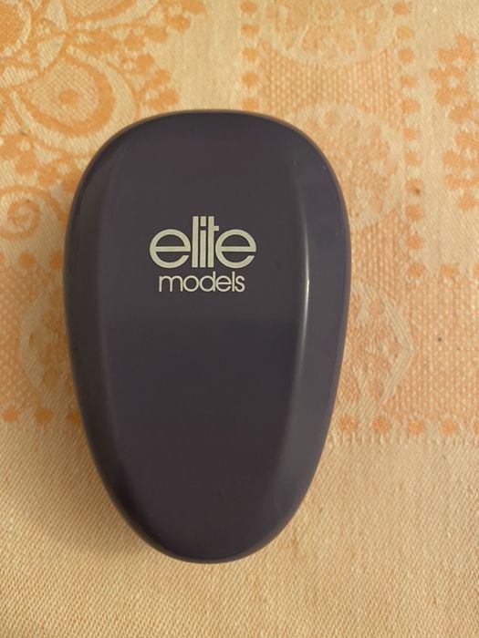 Четки за коса нови