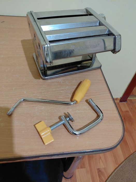Mașină de făcut tăieței