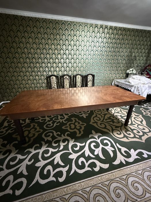 Продам гостиный стол