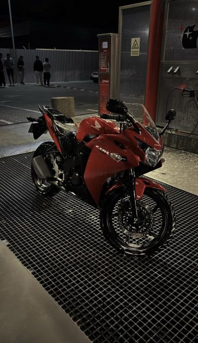 Vând Honda cbr 125r