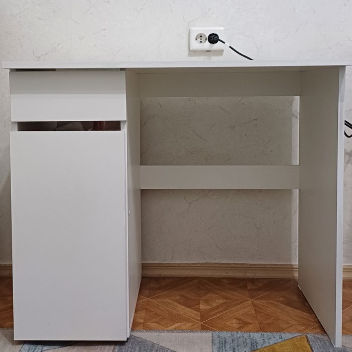 Стол письменный с комодом и 2 полками