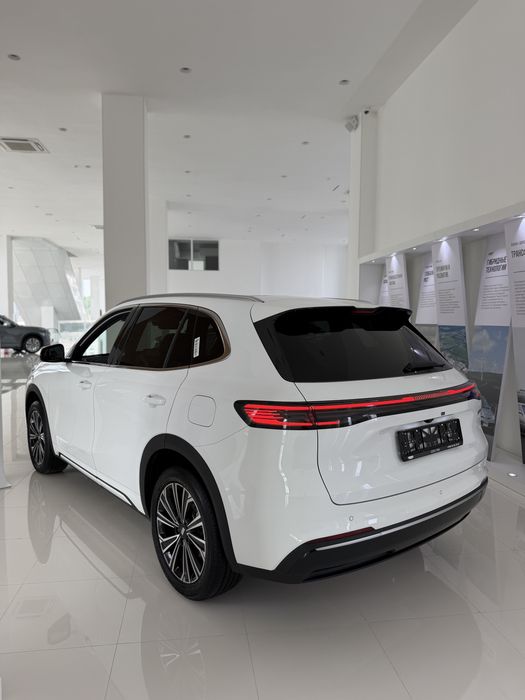 Geely EX5-EMi.