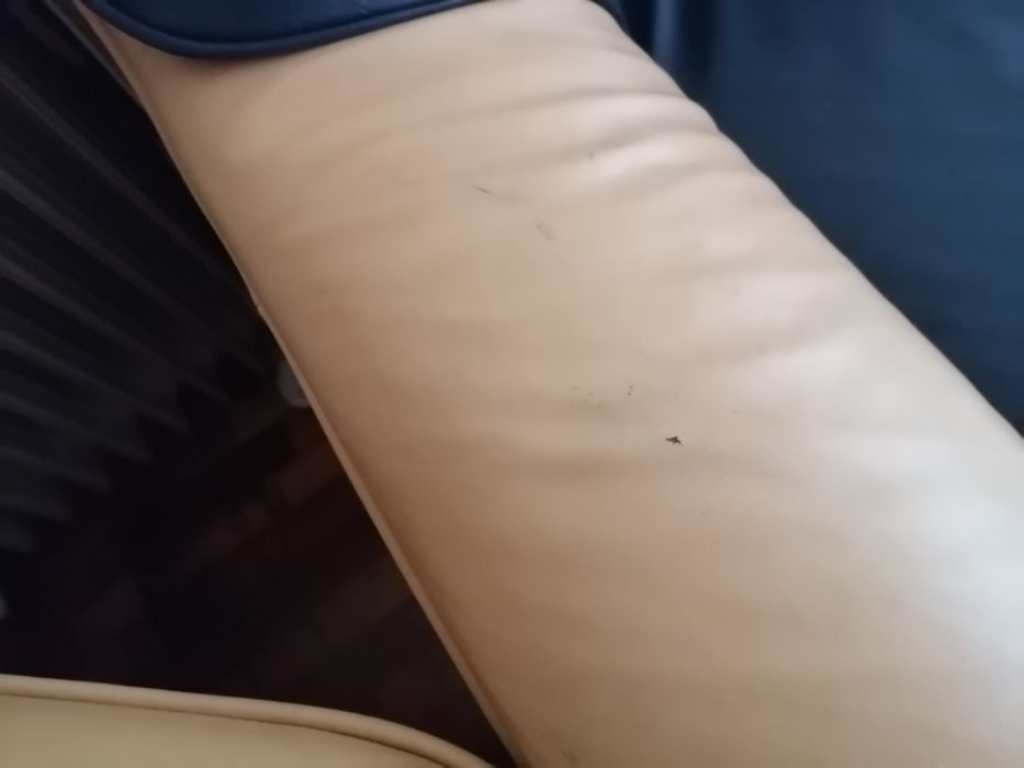 Кожен диван с два фотьойла