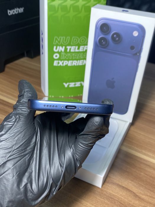 iPhone 17 Pro • 256 GB • Deep Blue