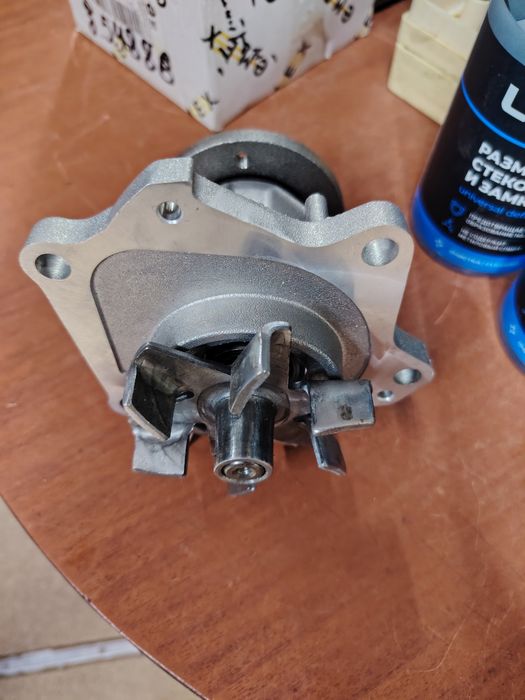 Продам помпу Патрол Ниссан 2.8