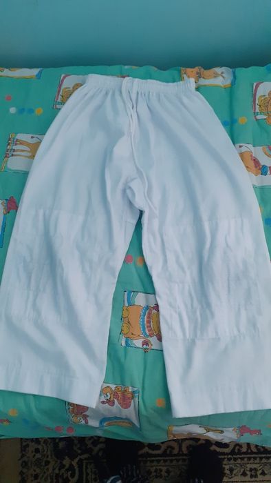 Продам кимоно 2 размера.