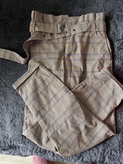 Сив панталон Bershka , и кафяв от Sinsay