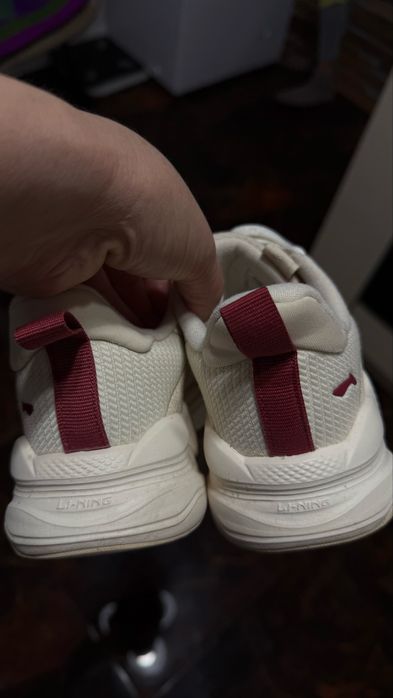 Продам кроссовки Lining